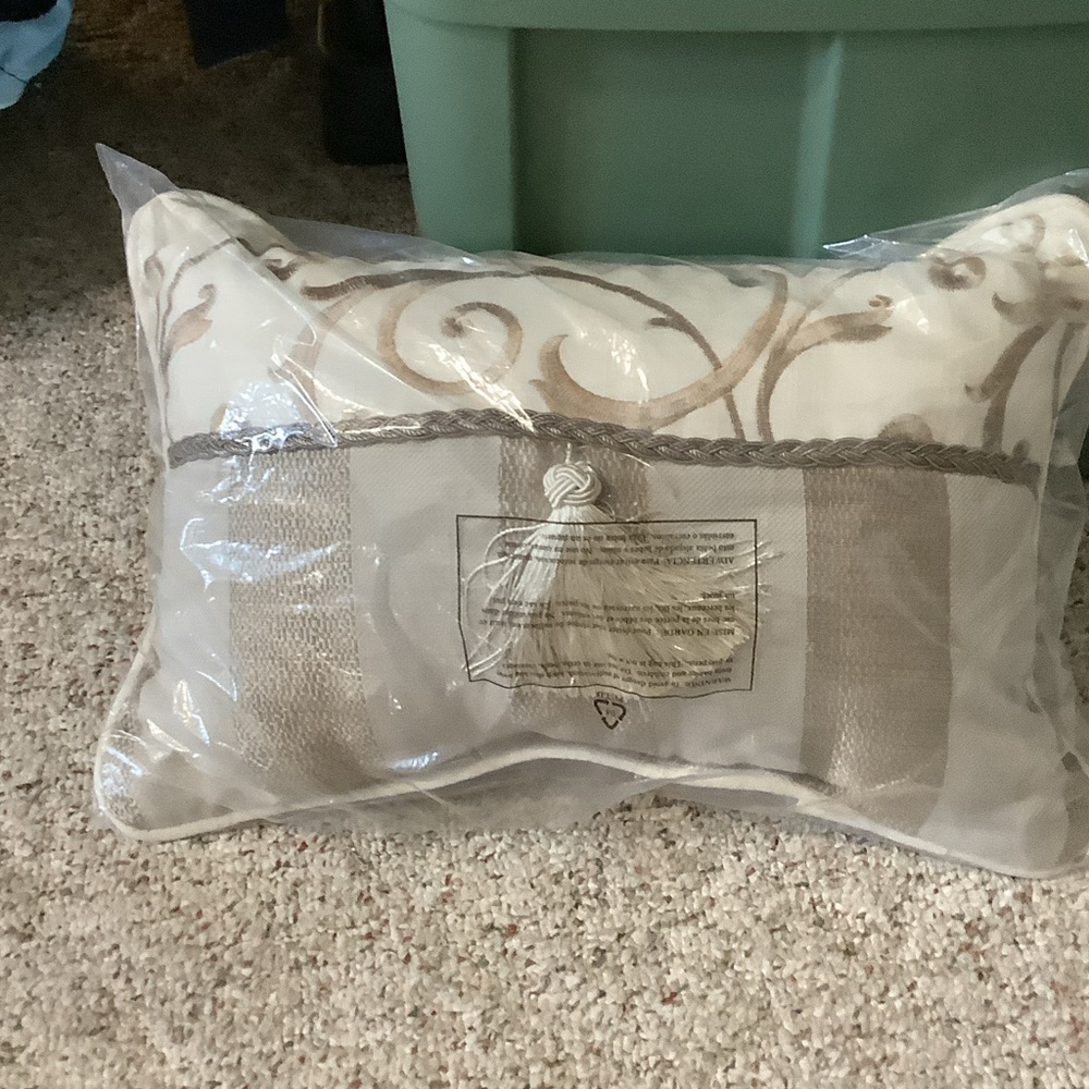Croscill Anessa Beige and Cream accent‎ Pillow, new